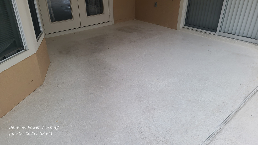 del-flow power washing cleaning a concrete patio surface removing dirt and stains for an improved appearance