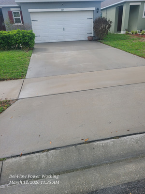 Driveway Front Walkway And Sidewalk Cleaning Service Project in DeLand FL 32724
