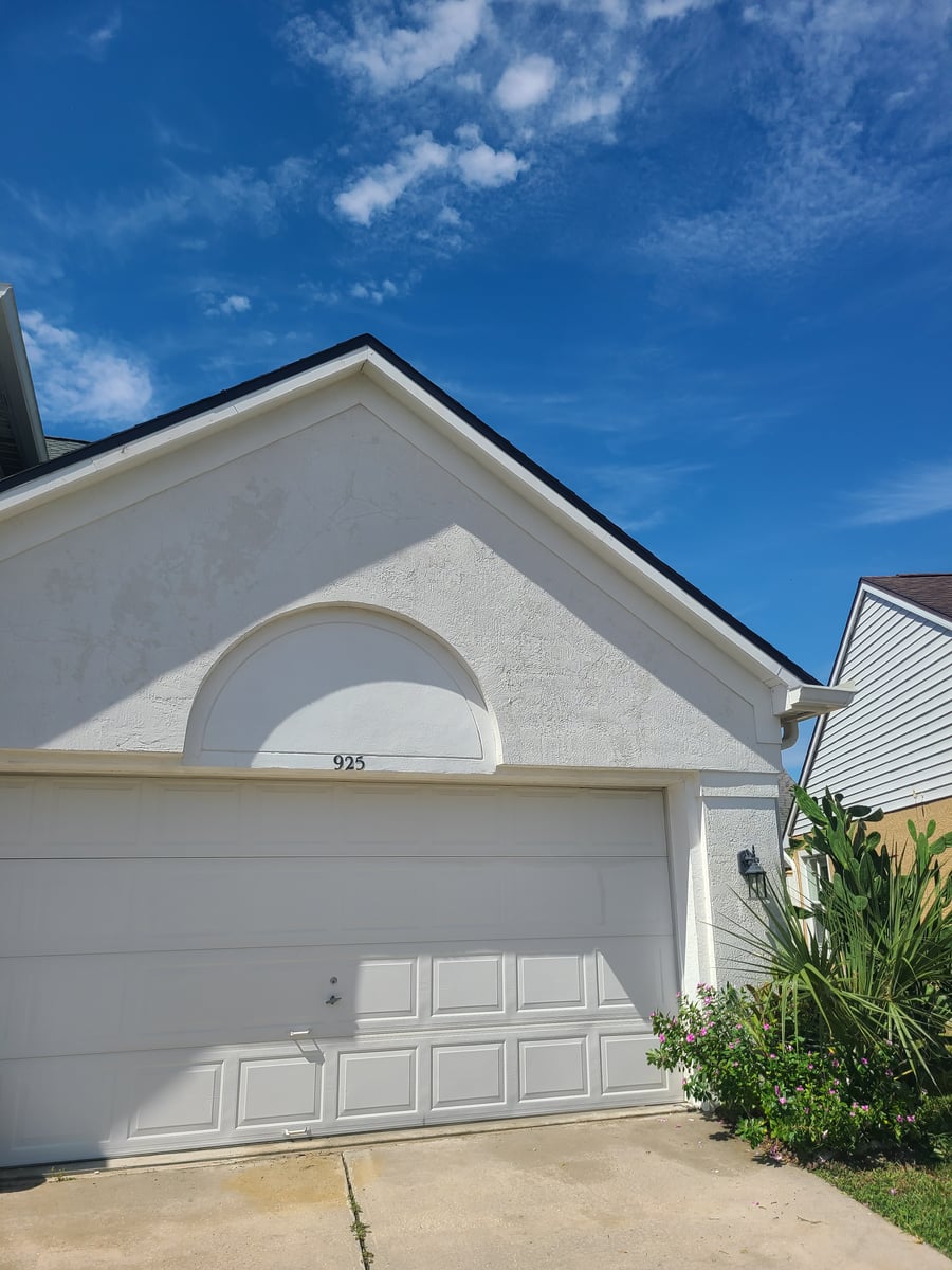 Exterior siding soft washing and surface cleaning for painting