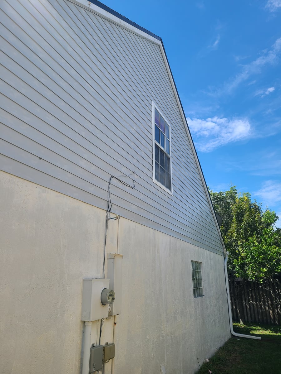Exterior siding soft washing and surface cleaning for painting