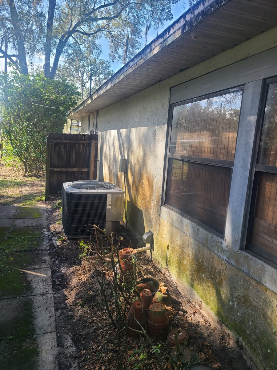 Driveway patio pressure washing and exterior house soft washing
