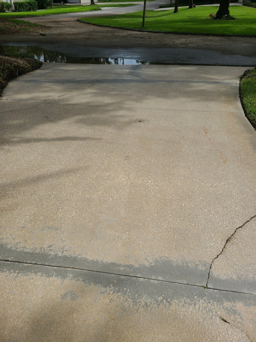 Driveway and sidewalk pressure washing mold and mildew removal Deltona FL 32725